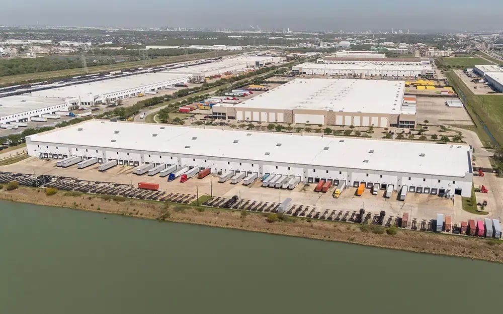 Averitt Houston HPS Warehouse Exterior 02