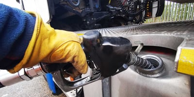 pumping-diesel-fuel-into-semi